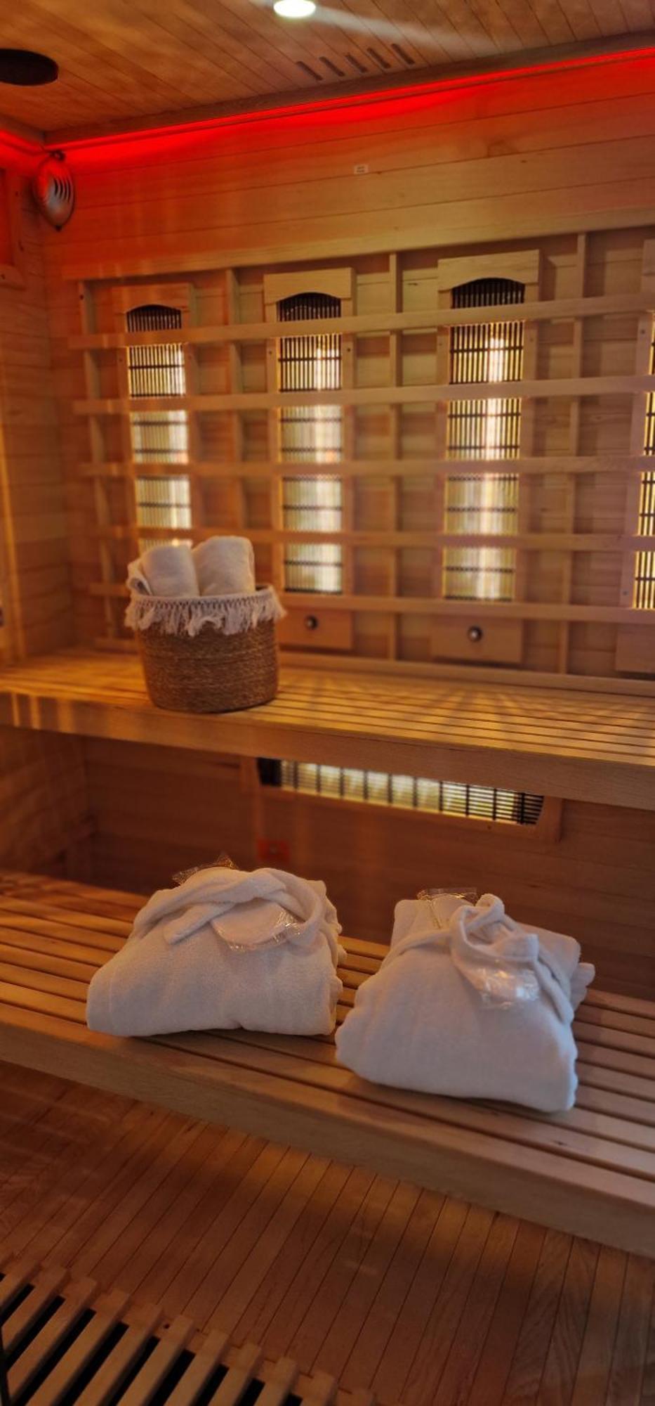 Spa Love Ceglana 1 A Sauna,,Jaccuzi Dla Dwojga Na Wylacznosc زيلونا غورا المظهر الخارجي الصورة